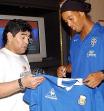                     ronaldinhio signe a maradona